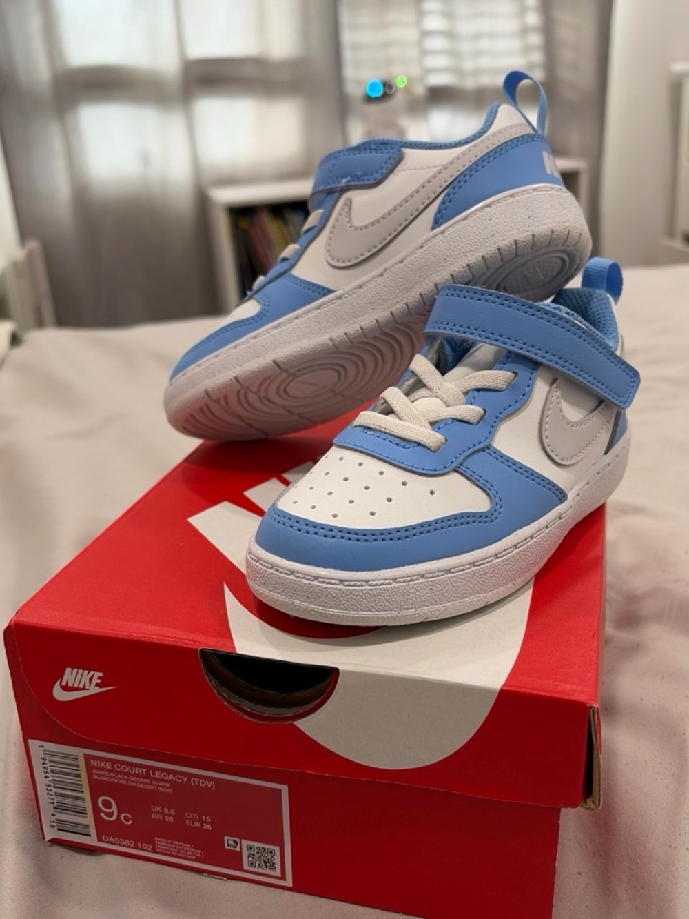 Nike Toddlers' Low-Top Sneakers in Light Blue and White